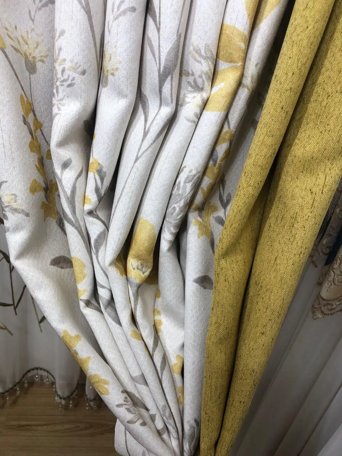 Занавески из хлопка и льна с маленьким желтым цветочным принтом простые