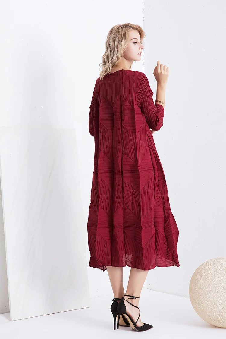 Changpleat осенние новые женские платья Miyak плиссированные Модные Дизайнерские однотонные с круглым вырезом 3/4 рукав Свободные Большие размеры женское платье