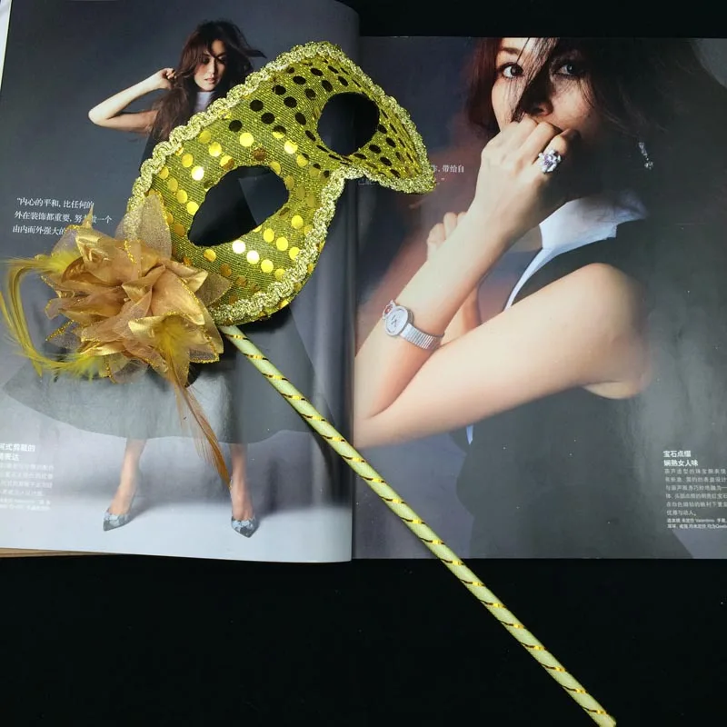 Sequin Flower Hand-Held Mask(8-Color Selectable) Ball Performance Mask Halloween Articles