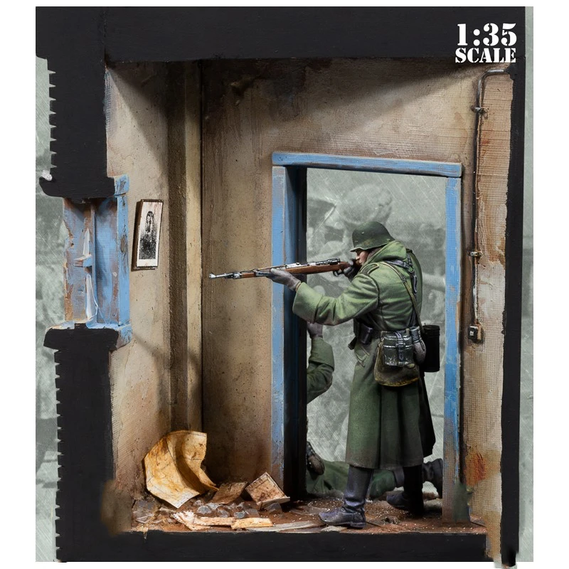 1/35 Resin Model Figure GK,World War II military theme (Three people with scenes) Unassembled and unpainted kit 3 1/35 Resin Model Figure GK,World War II military theme (Three people with scenes) Unassembled and unpainted kit 3