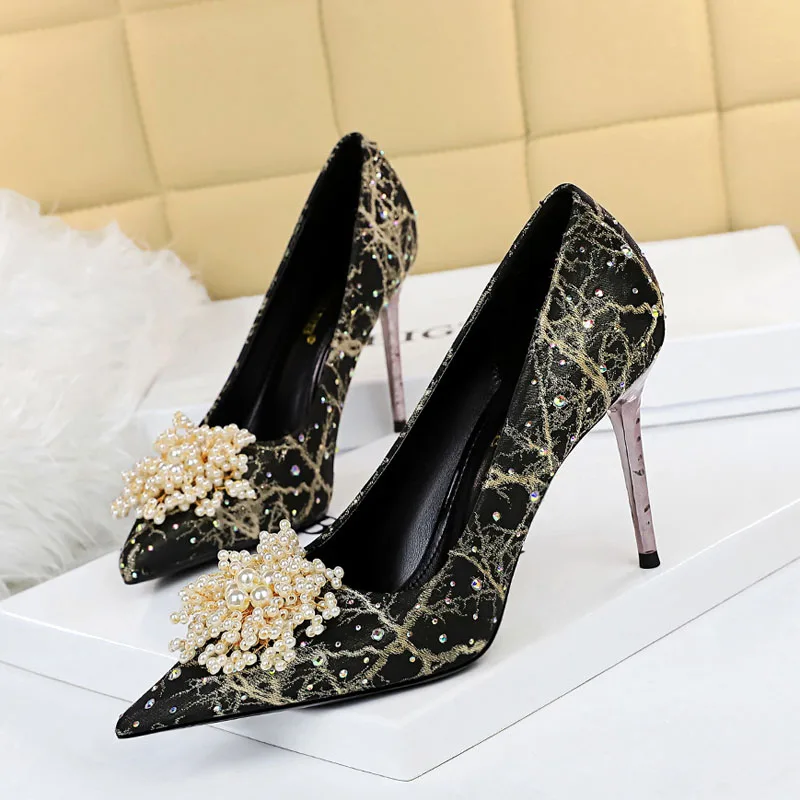 

Elegant Pearl Flowers Woman Pumps Sexy Pointed Toe Rhinestone Stilettos Luxury Party Shoes Women Large Size Ladies Pumps WSH4342
