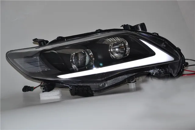 زوج من مجموعة مصابيح السيارة الأمامية لتويوتا كورولا 2011 2012 2013 ضبط رئيس مصباح النهار تشغيل ضوء ثنائية زينون مشروع عدسة