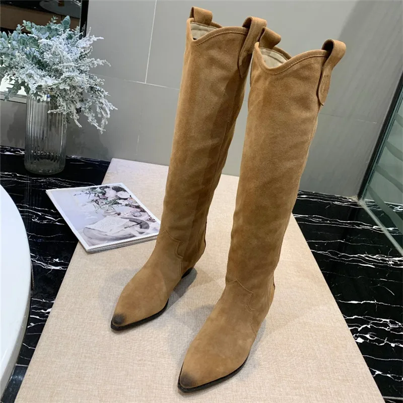 Apricot Однотонные замшевые сапоги; женские облегающие высокие рыцарские сапоги до колена; Осенняя обувь с острым носком на среднем квадратном каблуке; Новинка года; модные женские сапоги - Цвет: Apricot