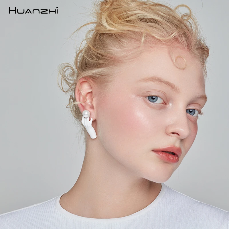 HUANZHI в Корейском стиле S925 наборе серебристых спиц из Краски белая Ладонь жемчуга два способы ношения, серьги со шпилькой, для Для женщин девочек вечерние ювелирные изделия