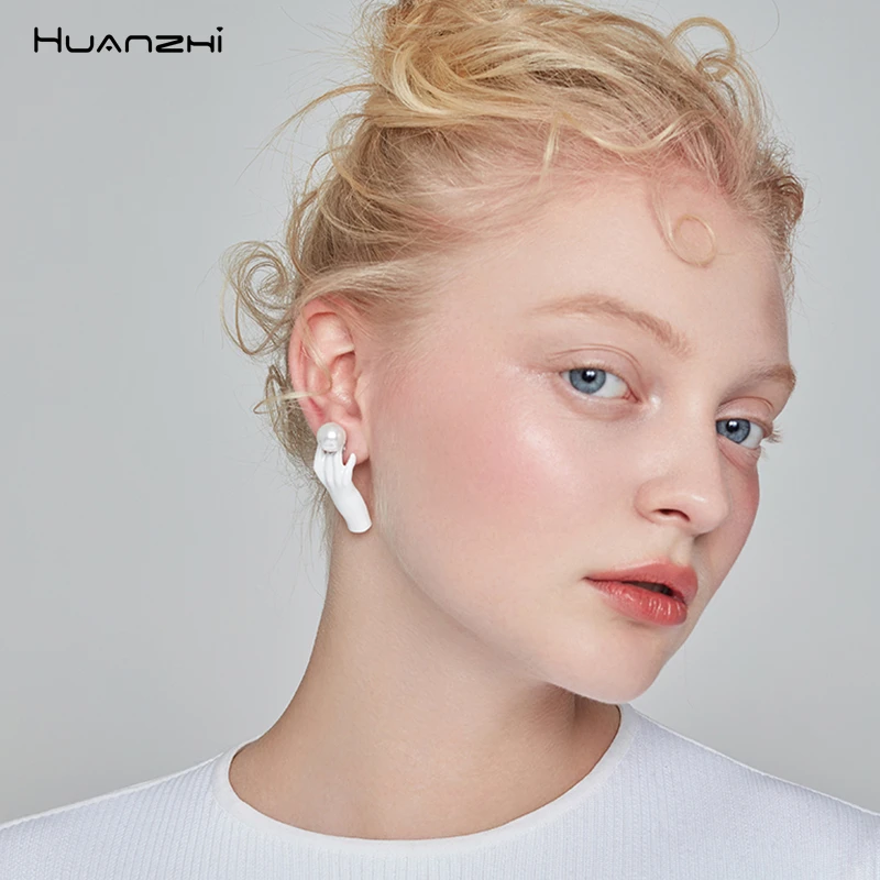 HUANZHI в Корейском стиле 2019 S925 иглы краска белая Ладонь жемчуга два способы ношения
