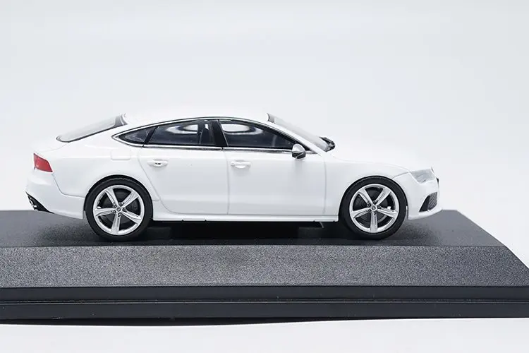 1:43 RS7 Audi RS7 Sportback сплав модель автомобиля статическая Высокая имитационная металлическая модель автомобилей с оригинальной коробкой