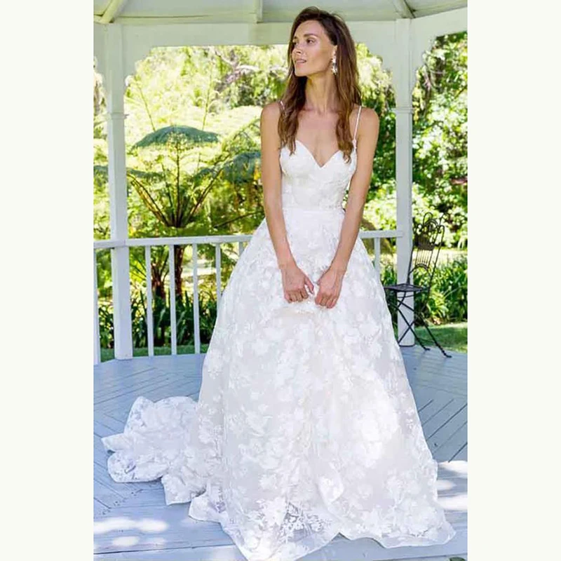 

Delicate Holy White A Line Lace Open Back Bridal Wedding Dresses Spaghetti Straps Plunge V Neckline Wedding Gowns for Bride