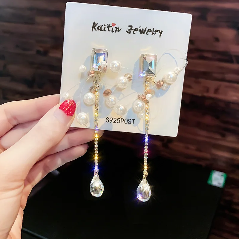 

VOHE Vintage Crystal Water Drop Women Dangle Earrings Pearl Flower Fringed Earrings Sweet Earrings Bohemian Drop Earrings