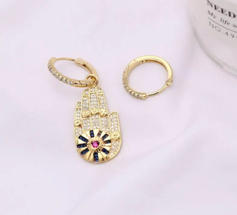 

Cute rhinestone palm asymmetric personality temperament earrings women ear accessories