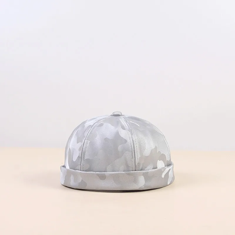 Silver Мужская и женская кепка из искусственной кожи с черепом, Повседневная Кепка Docker Sailor, кепка без полей в Корейском стиле, хип-хоп YLM8028 - Цвет: Silver
