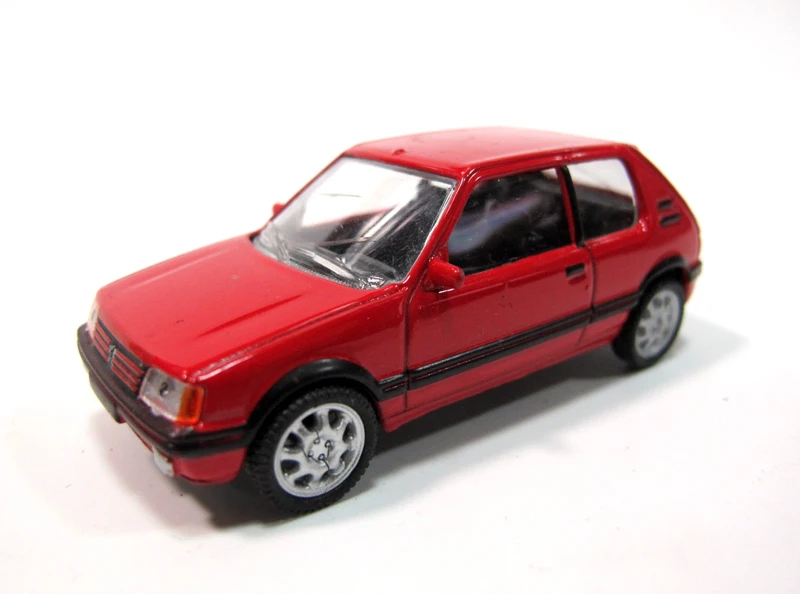 1/64 сплав симулятор peugeot 205 GTI ностальгическая классическая модель автомобиля