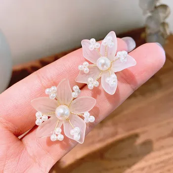 

Korean White Pearl Flower Stud Earrings For Women Elegant Earrings 2020 New Fashion Jewelry Summer Small Fresh Hot