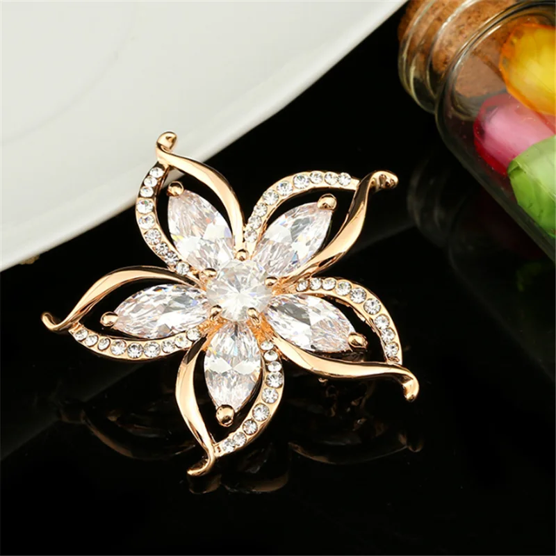 Fashion women's Suits Accessories Sunflower Pattern Brooch Shining Sunlight Jewelry Zircon Pin New Year Gift