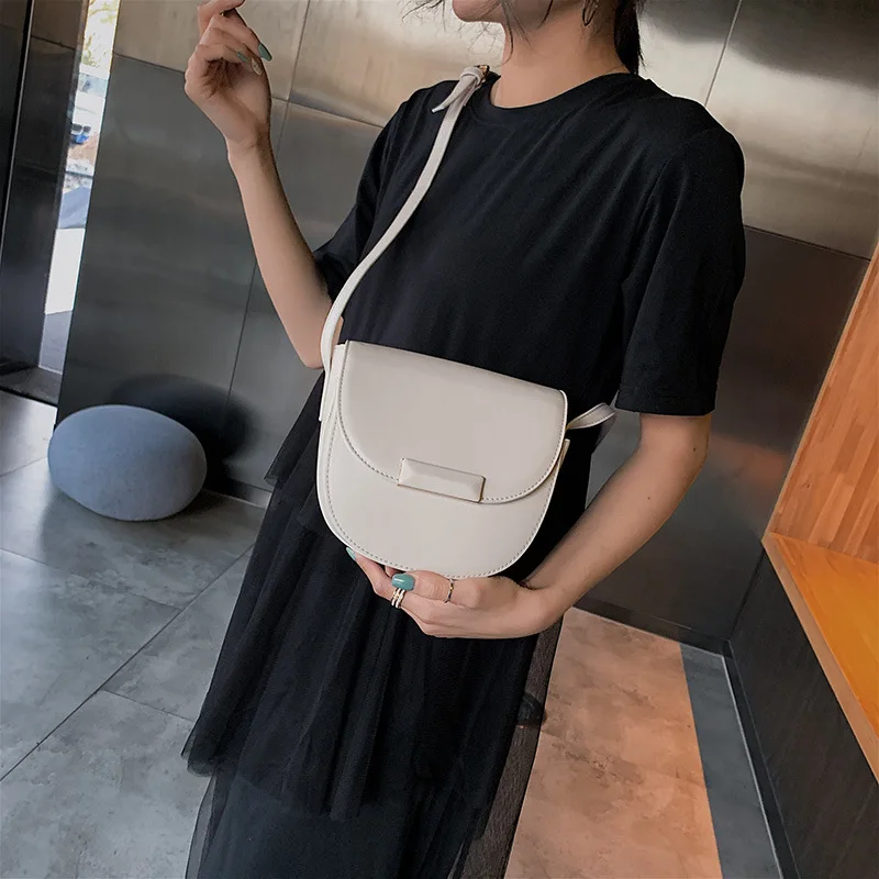 

JIULIN 2019 the new fashion one shoulder bag with one lap lock and one shoulder bag has a small bag on the slant side.