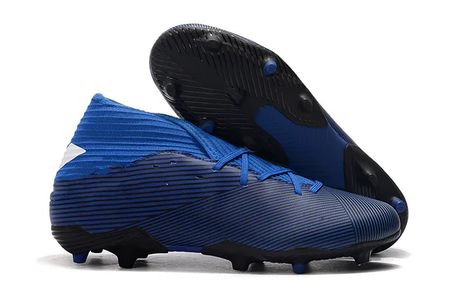 laceless messi cleats