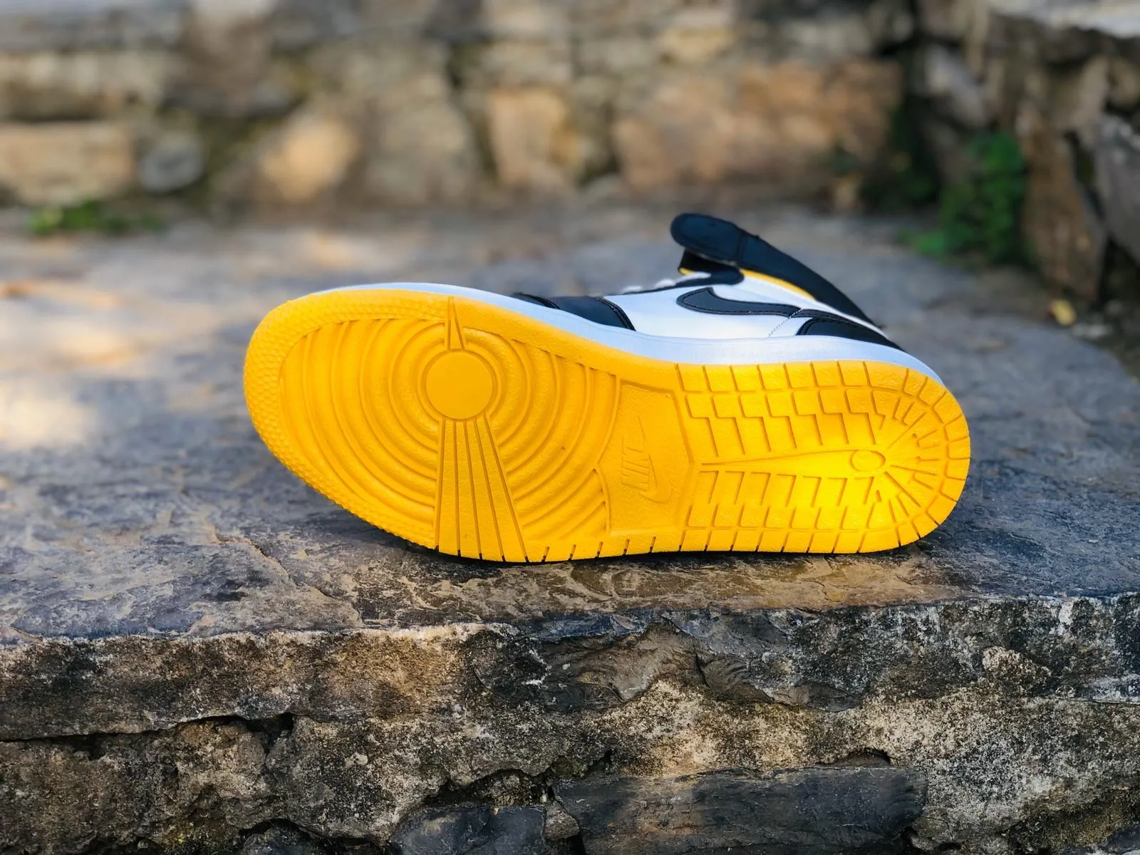 Желтый Nike Jordan 1