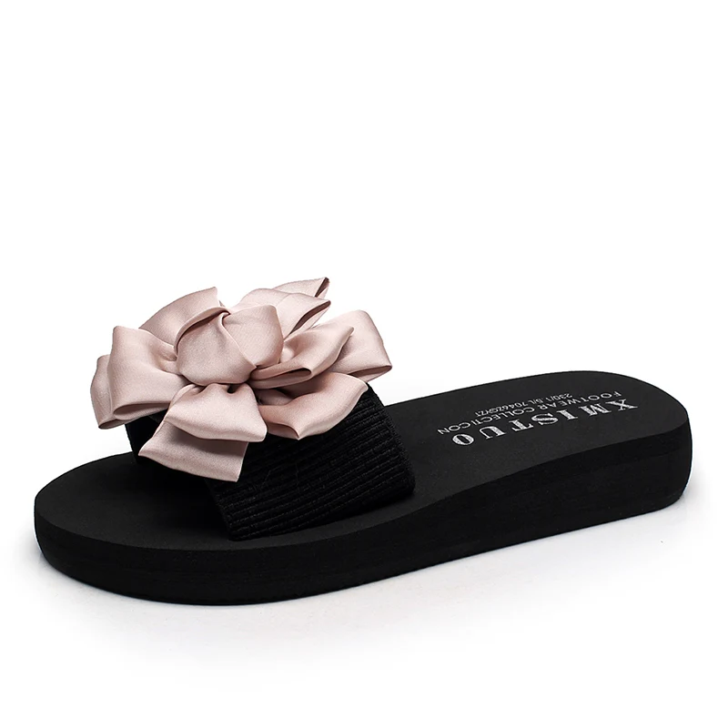 slip resistant sandals