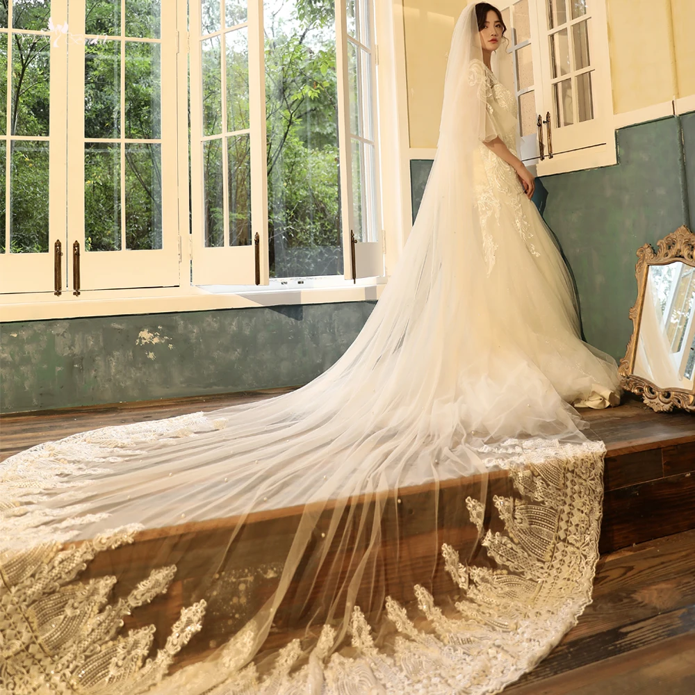 LZP554 свадебные аксессуары, дизайн, романтическая кружевная свадебная вуаль цвета шампанского с жемчугом, двухслойная Длинная фата для невесты