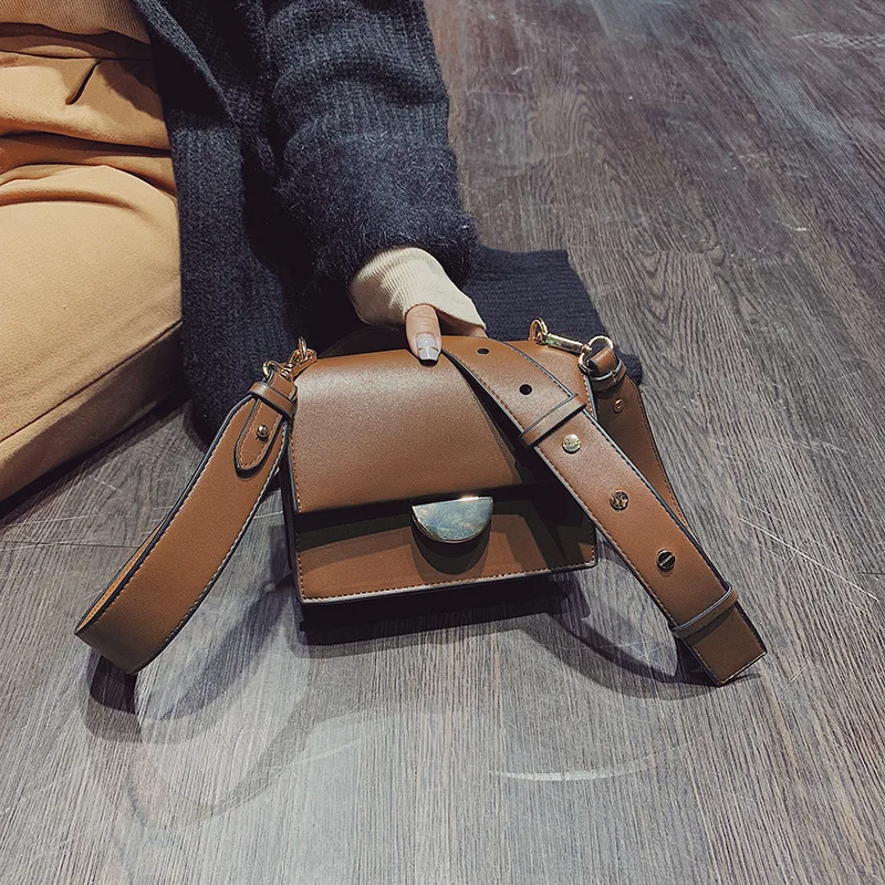 

Singapore 2020 Autumn And Winter New Style Shoulder Bag Women's Small Lock Design Wide-Strap Square Sling Bag Shoulder Bag