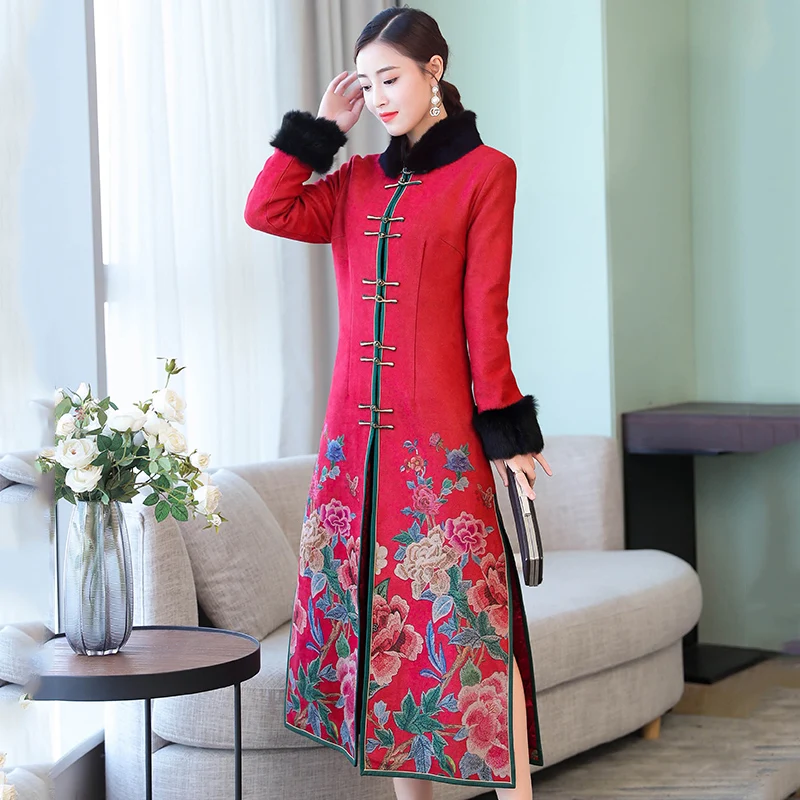 Китайское традиционное женское платье Чонсам с длинным рукавом Qipao толстый хлопковый меховой воротник мать среднего возраста зимнее пальто чонсам - Цвет: Красный