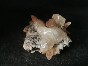 

40.8gMineral samples of natural pink calcite and pyrite Association