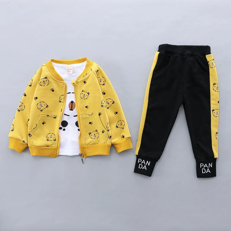 Коллекция года, комплекты одежды для маленьких мальчиков осенние комплекты одежды для малышей пальто с капюшоном и медведем футболка и штаны Детский костюм