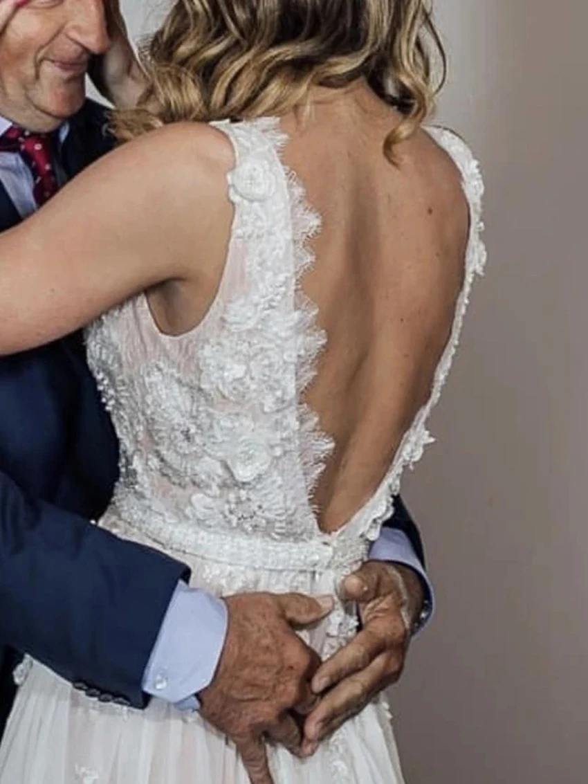 Backless-Wedding-Dress-2020_1024x1024