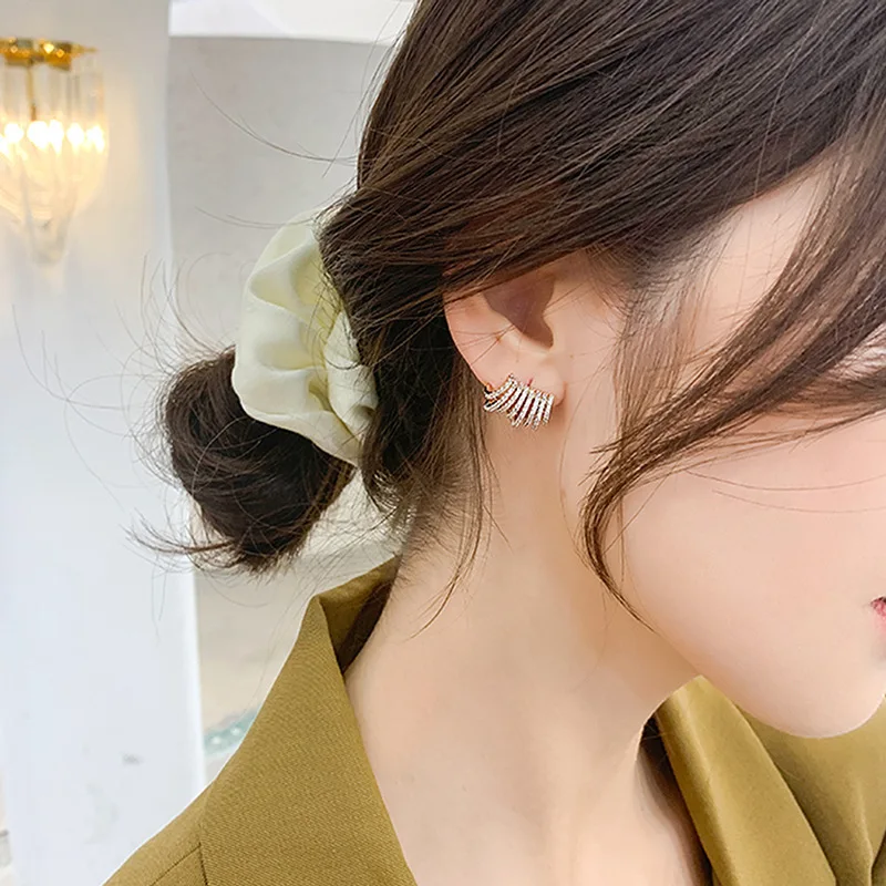 2021New Trend Gold Metal Inlaid With Diamonds Stud Earrings For Women Korean Fashion Women Earrings Party Classic Jewelry Gifts