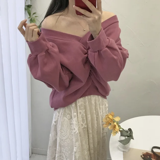 

South Korea chic chest big fold v-neck temperament can add off-the-shoulder wool fleece