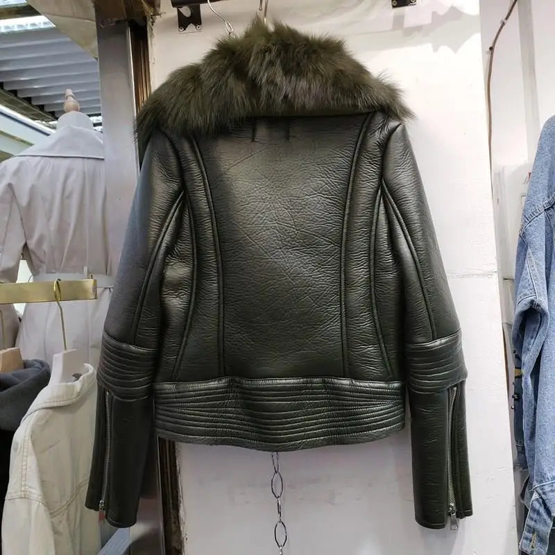 Зимнее пальто из искусственной кожи с воротником из лисьего меха, женская короткая верхняя одежда из искусственной кожи, куртка из искусственного меха ягненка, кожаные куртки
