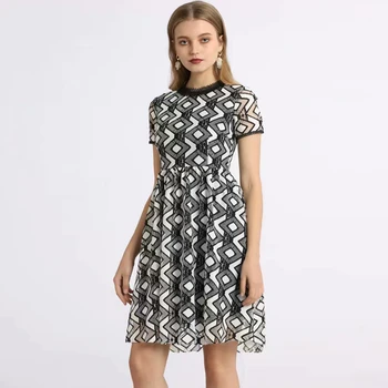 

Embroidered Flower Sexy Mesh Short-Sleeved Stitching Slim Fit Temperament High-Quality Retro-Style Dress Spring Summer NewFemale