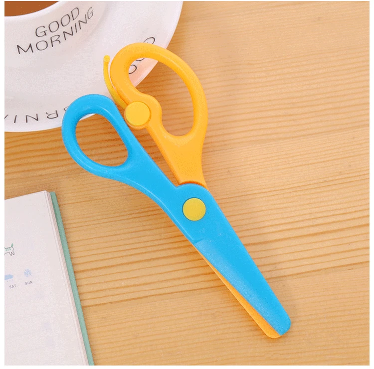 https://ae01.alicdn.com/kf/H553cce8c46cd4ce1b0b90d6c9f366ce9s/New-1Pcs-137mm-Mini-Safety-Round-Head-Plastic-Scissors-Student-Kids-Paper-Cutting-Minions-Supplies-for.jpg