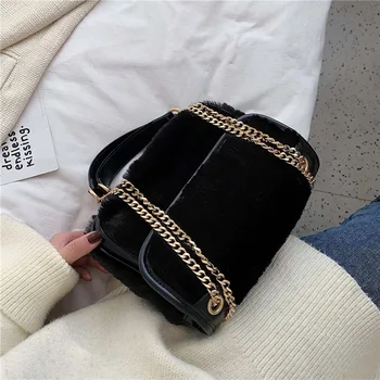 

Wild chain small bag female 2019 new fashion trend portable plush hit color small square bag shoulder Messenger bag