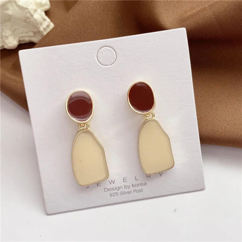

2020 speed sell tong thermal efficiency model of French small stud earrings simplicity temperament female fashion retro earring