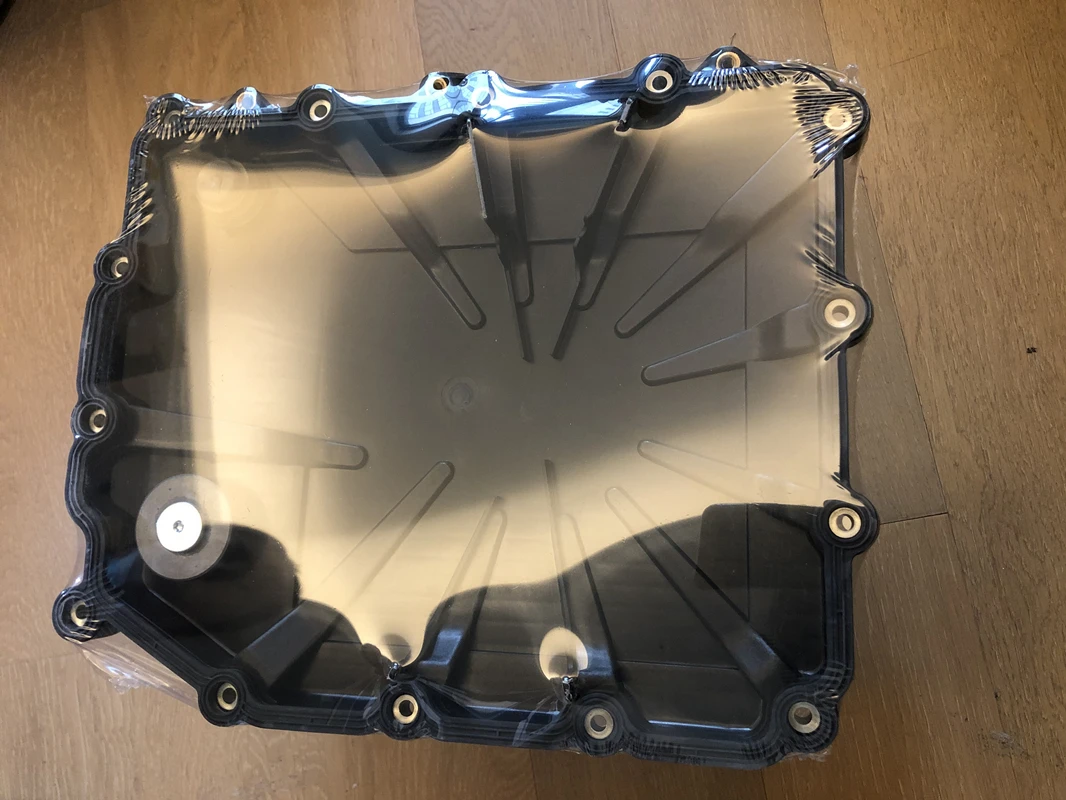 Auto Dual Clutch Transmission Oil Pan 28107842385 28108070791 for BMW E82 E88 E89 E90 E92 E93 F12/F13 F82/F83 M3 Z4 2011-oil drain pan