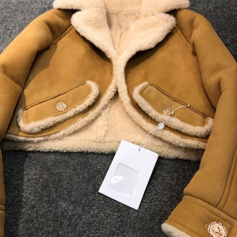 Рисунок 4 - Женская короткая куртка из натуральной овчины