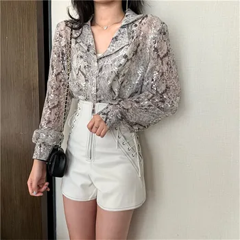 

Female 2pc Chic Pants Suits 2020 Two Piece Chic V Neck Snake Printed Shirts&Lace Up High Waist Mini Shorts Sets Fashion Outfits