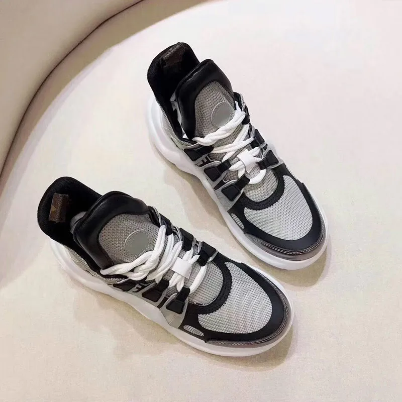 

Euronet's popular lace-up daddy shoes add a hundred pairs of leisure couple star running shoes with the same style of women's sh