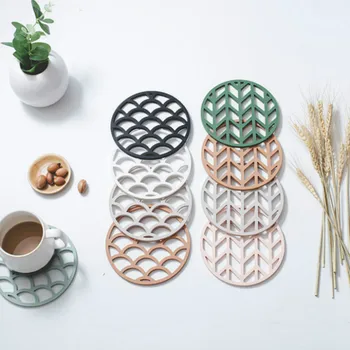 

Round Dining Table Mat Drink Coasters Cup Hollowing Out Fish Scale Flower Design Kitchen Insulation Hot Pad Silicone Placemat