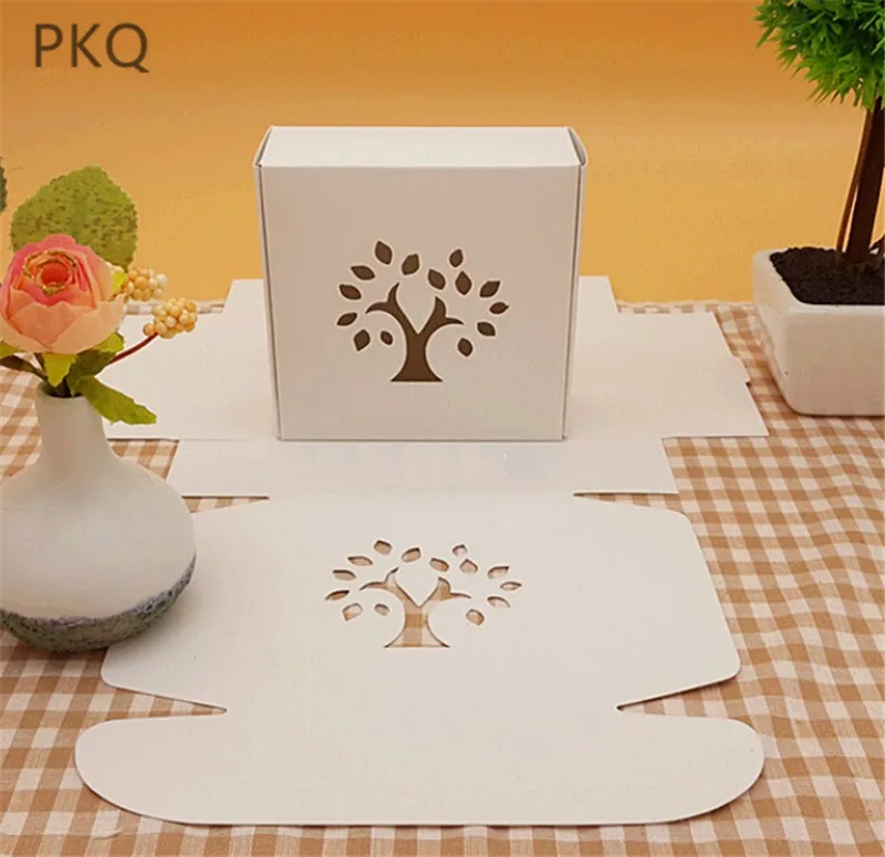 

10pcs White Kraft paper gift packaging box small folding kraft paper craft box handmade soap craft cardboard box Hollow carton