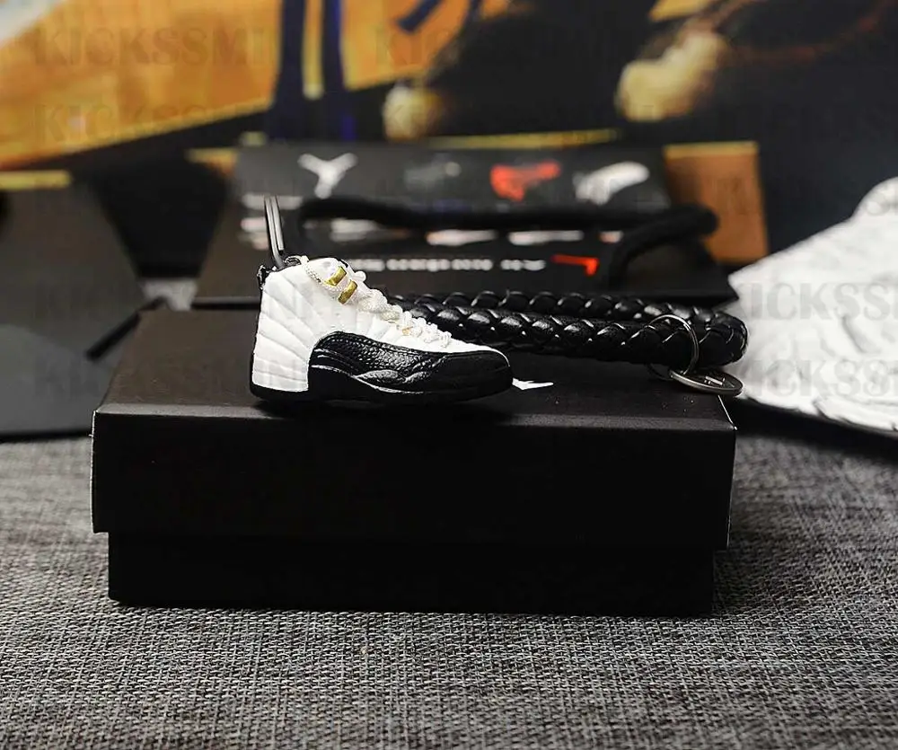 a shoe w rope Дропшиппинг индивидуальность DIY Air Jordan Generation AIR JORDAN12 стерео 3D мини-кроссовки фигурный брелок для подарка - Цвет: a shoe w rope