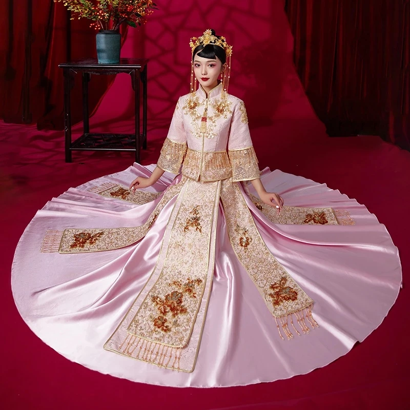 Chinese-New-Self-cultivation-Stand-up-Collar-Bride-Show-And-Dress-Dragon-And-Phoenix-Gown-Tassel.jpg_Q90.jpg_.webp (3)