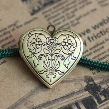 

2pcs 20mm Love Metal Carving Heart-Shaped Floating Photo Locket Retro Necklace Pendant Jewelry Making Accessories Wholesale