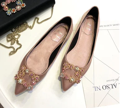 Женская шелковая обувь на плоской подошве с острым носком; Mujer; Роскошная разноцветная обувь с кристаллами для невесты; Свадебная обувь для вечеринки; модная обувь с широкими ногами; 44 34 - Цвет: Champagne