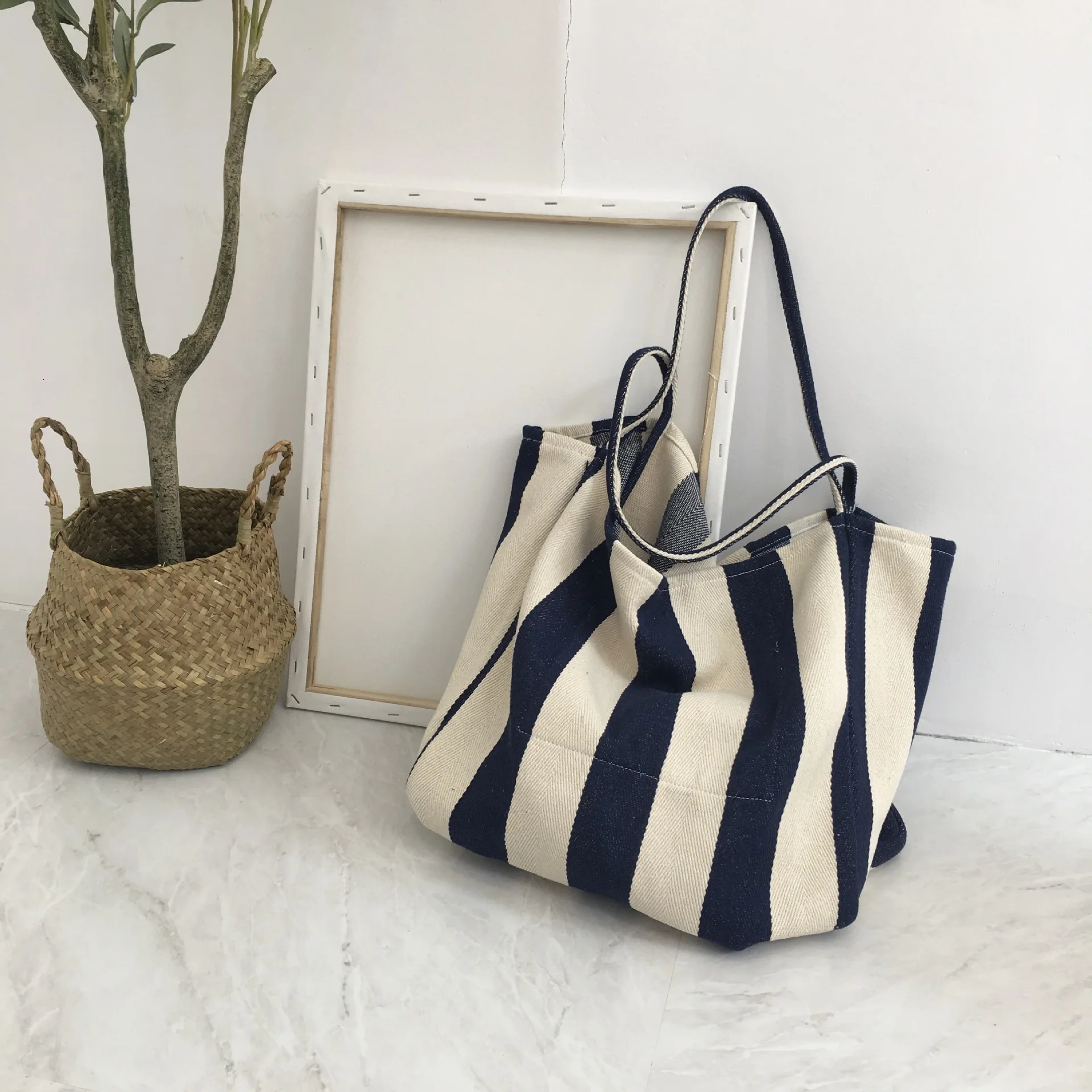 

2019 new autumn and winter large-capacity shopping bag canvas bag wide stripe shoulder retro casual small shoulder bag