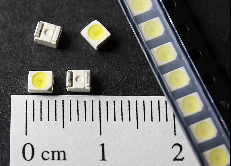 Столик OSRAM 12103528 для автомобильных инструментов LWT673 белый положительный |
