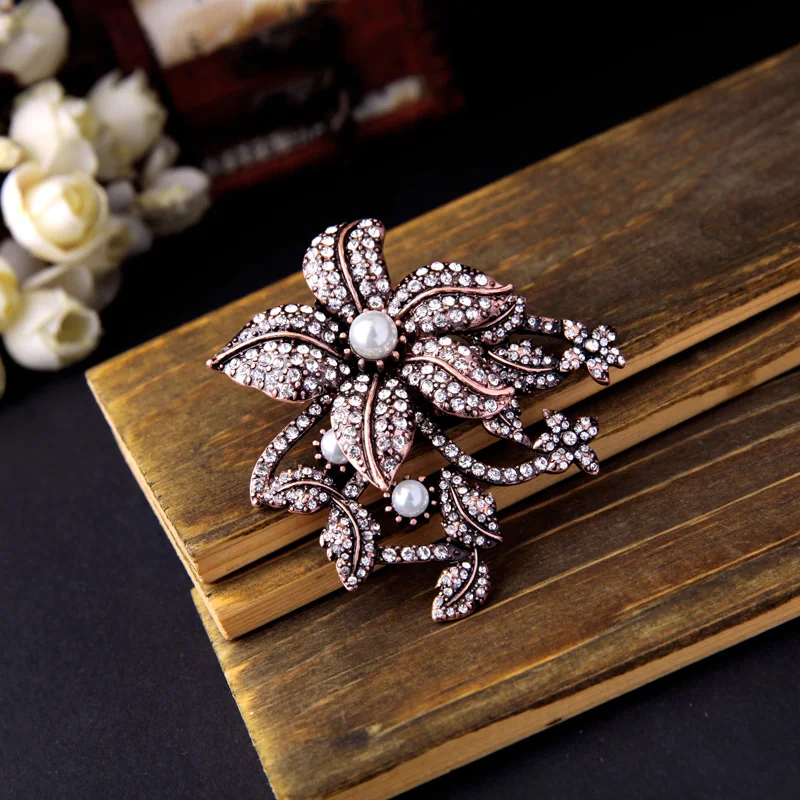 Great Collection Of Vintage Costume Jewelry Pins Auction