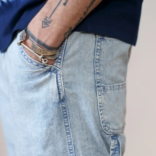 Light blue jeans with ankle-length