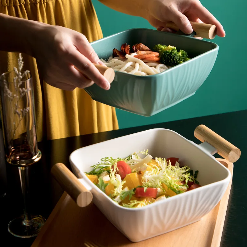 

European Style Smooth Surface Ceramic Bowl With Double Wood Handles Porcelain Dish Salad Bowl Creative Restaurant Household Bowl