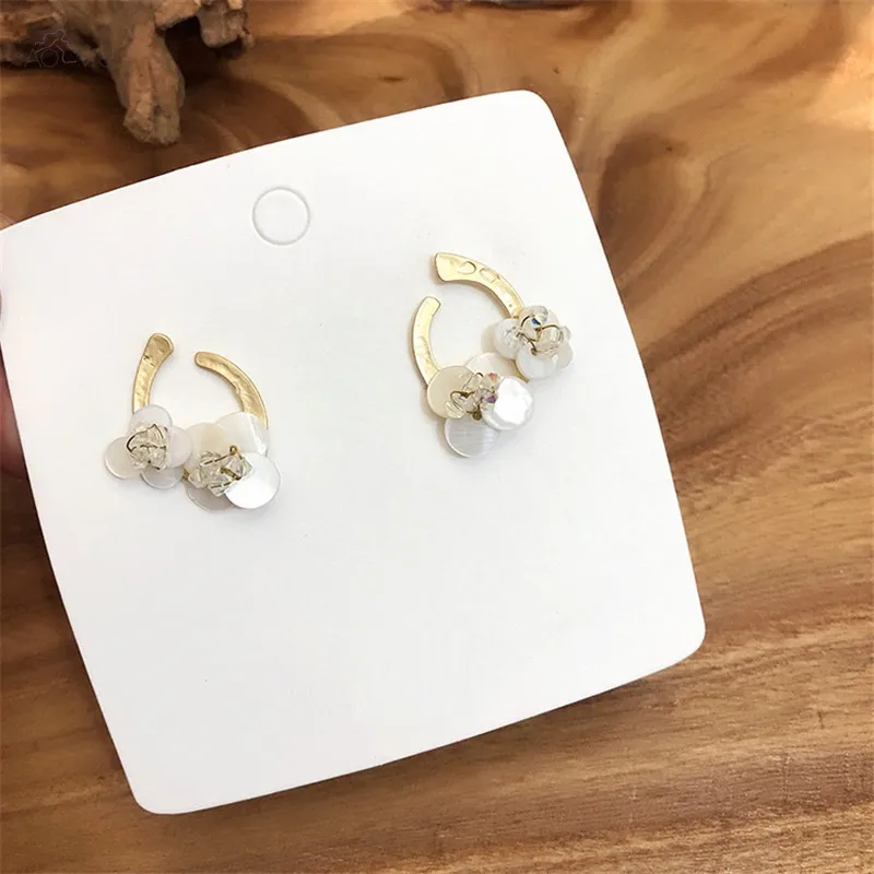 

AOMU New Design Sweet Vintage Irregular Geometric Metal Shell Flowers Matte Loop Earrings for Women Gifts Party Jewelry Pendant